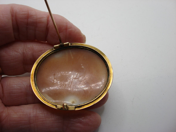 Antique 1870s 14K Gold Shell Cameo Brooch - Signed, Hand Carved, Vintage