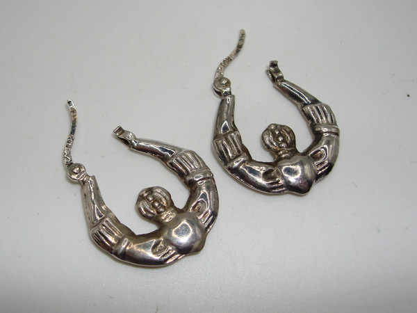 Vintage Irish Sterling Silver Claddagh Earrings (925 RSE) -  Authentic & Lightweight