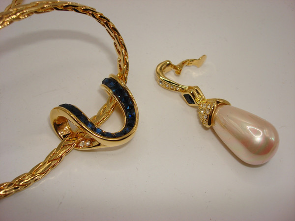 Vintage Nolan Miller Glamour Collection Faux Pearl & Sapphire Pendant Necklace