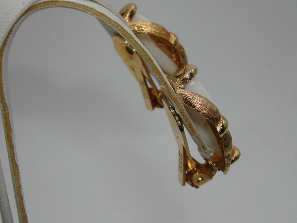 Vintage Napier White Milk Glass Necklace & Earrings Set - Gold Tone, Mint Condition