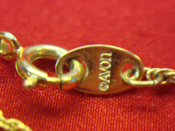 Avon Gold Tone Necklace with 'Mother' Red Stone Pendant & 18