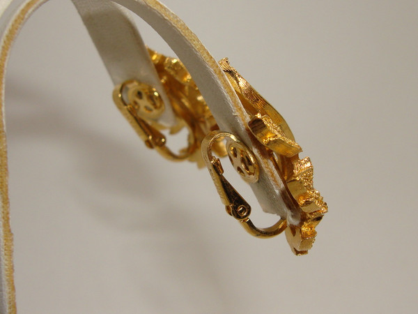 Vintage Crown Trifari Gold Tone Leaf Brooch & Earrings Set - Estate Find, Excellent Condition