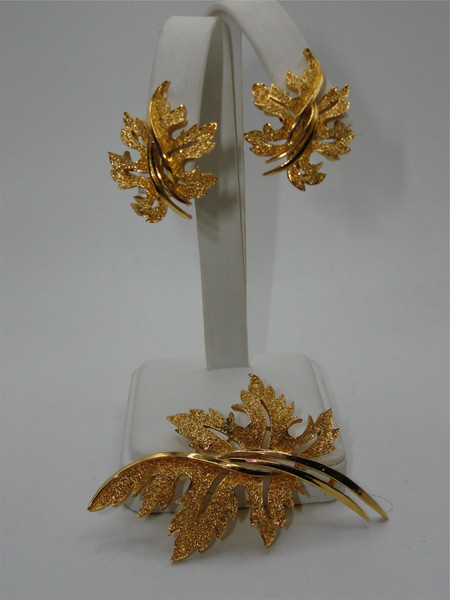Vintage Crown Trifari Gold Tone Leaf Brooch & Earrings Set - Estate Find, Excellent Condition