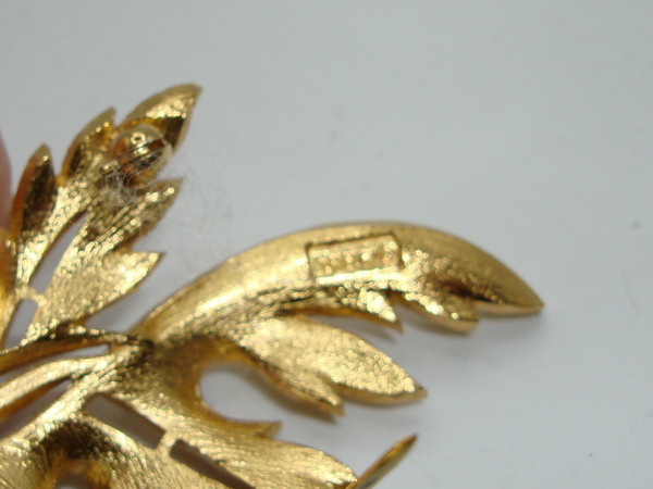 Vintage Crown Trifari Gold Tone Leaf Brooch & Earrings Set - Estate Find, Excellent Condition