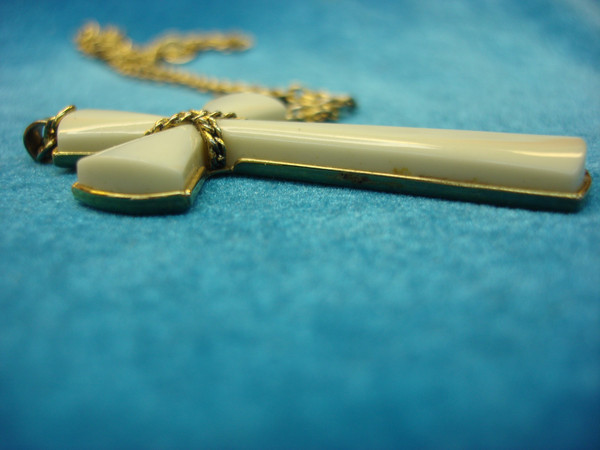 Vintage Avon Gold Tone Cross Necklace, 26 Inch Chain, Cream Accent