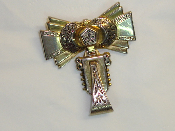 Vintage Victorian Revival Brooch & Earrings Set (1950s-60s) Gold Tone Tailleur d'Épargne