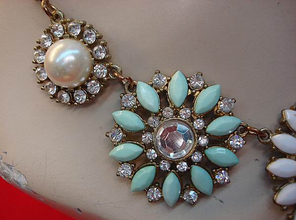 Vintage Gold Tone Floral Necklace - Adjustable 18-21 Inch