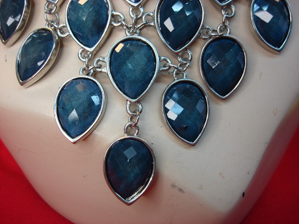 Vintage Silver Tone Necklace with Blue Pear Shaped Stones - 18-20 Inch