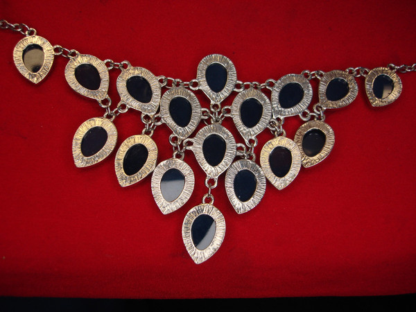 Vintage Silver Tone Necklace with Blue Pear Shaped Stones - 18-20 Inch