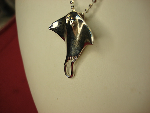 Sterling Silver Stingray Pendant Necklace (24