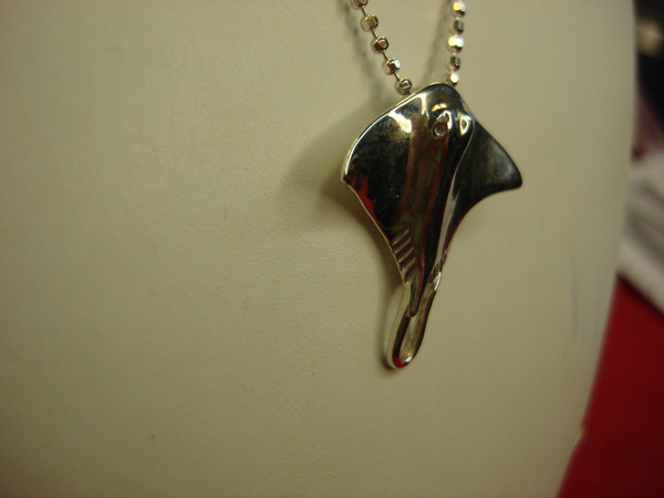 Sterling Silver Stingray Pendant Necklace (24