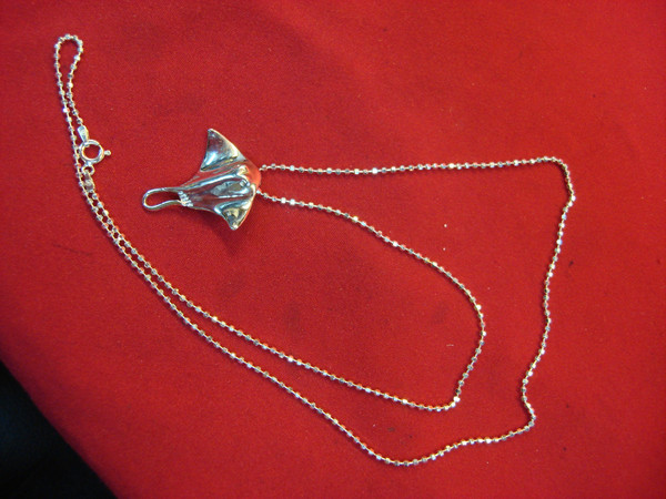 Sterling Silver Stingray Pendant Necklace (24