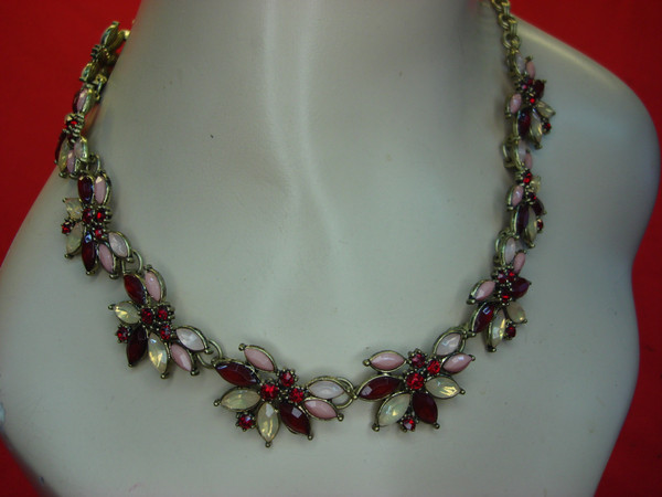 Vintage Gold Tone Floral Necklace (Adjustable 15-20 inches)