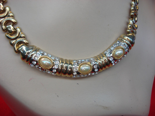 Vintage Gold Tone Necklace with Faux Diamonds & Pearls - 18