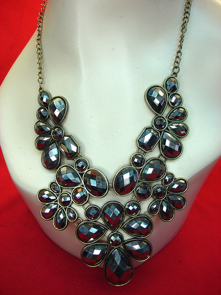 Vintage Gold Tone Floral Necklace with Black Stones - 17-19 Inch