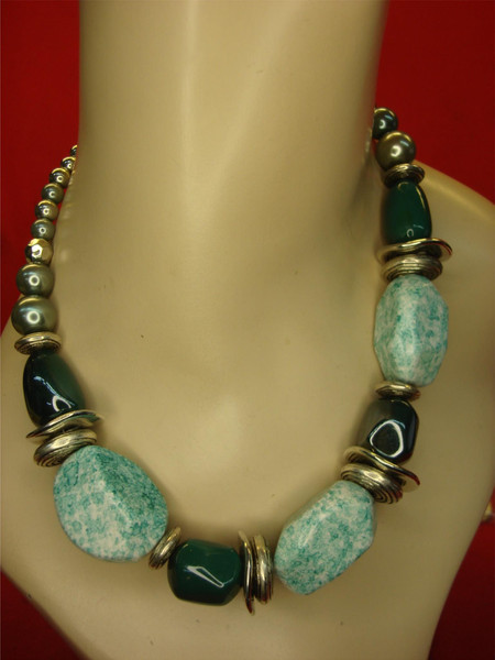 Vintage Green Stone Necklace | Silver Tone Chain | 18-21 Inch