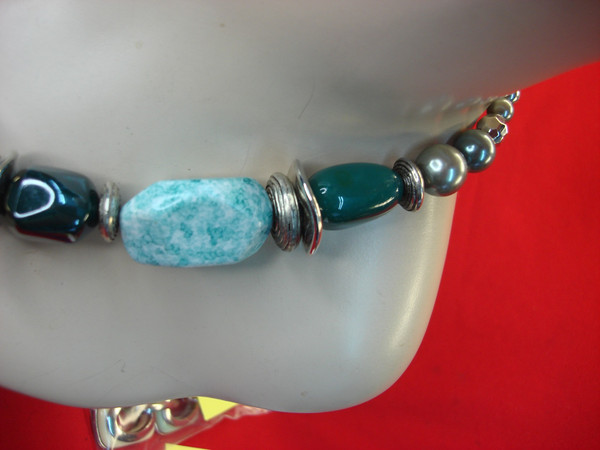 Vintage Green Stone Necklace | Silver Tone Chain | 18-21 Inch