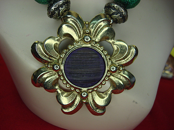 Vintage Gold Tone Graduated Bead Necklace w/ Pendant | Statement Jewelry