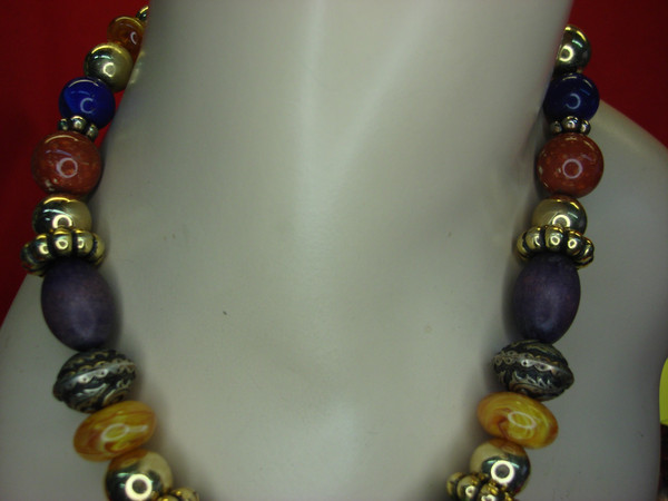 Vintage Gold Tone Graduated Bead Necklace w/ Pendant | Statement Jewelry
