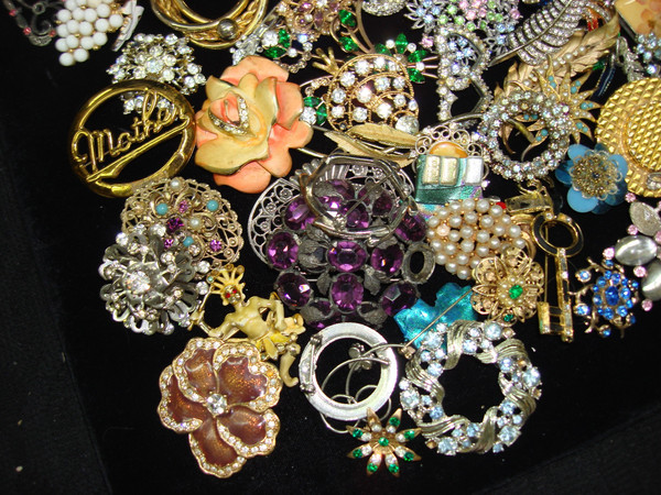 Vintage & Antique Costume Pin Collection (175+ Pieces) - 40 Years of Collecting