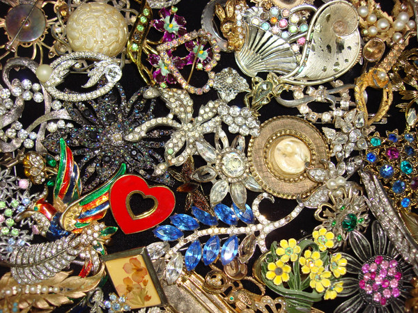 Vintage & Antique Costume Pin Collection (175+ Pieces) - 40 Years of Collecting
