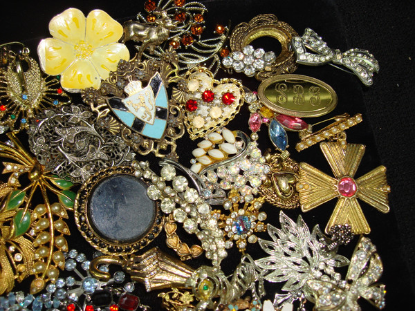 Vintage & Antique Costume Pin Collection (175+ Pieces) - 40 Years of Collecting
