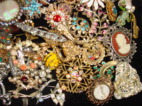 Vintage & Antique Costume Pin Collection (175+ Pieces) - 40 Years of Collecting