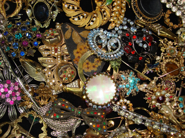 Vintage & Antique Costume Pin Collection (175+ Pieces) - 40 Years of Collecting