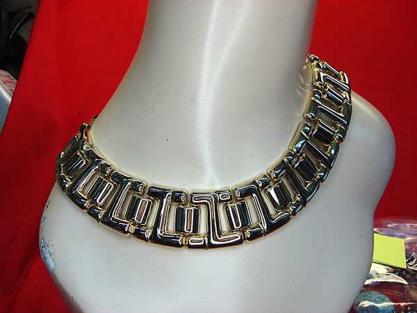 Vintage Gold Tone Choker Necklace - 18 Inch (Pre-Owned)