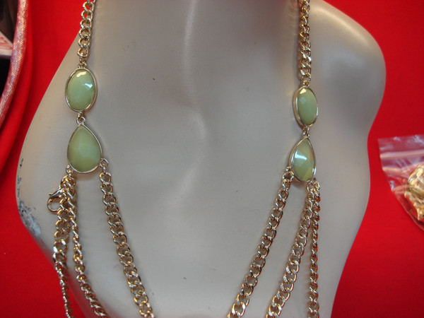 Vintage Gold-Tone Necklace with Jade Stones & Heavy Chain (24-27 inch)