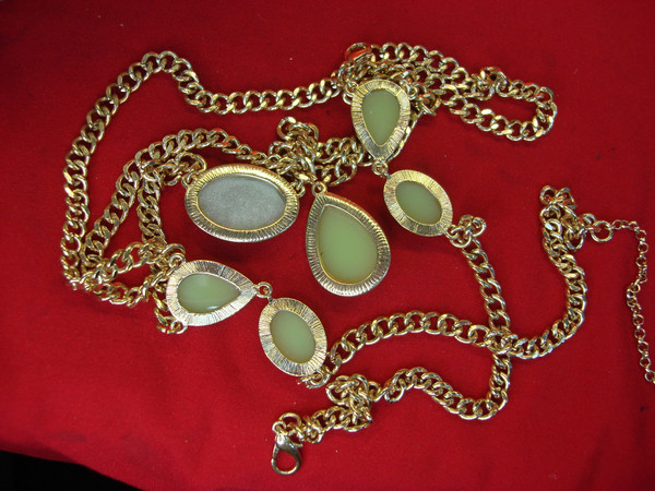 Vintage Gold-Tone Necklace with Jade Stones & Heavy Chain (24-27 inch)